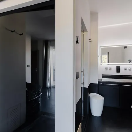 Black And White Holiday home *