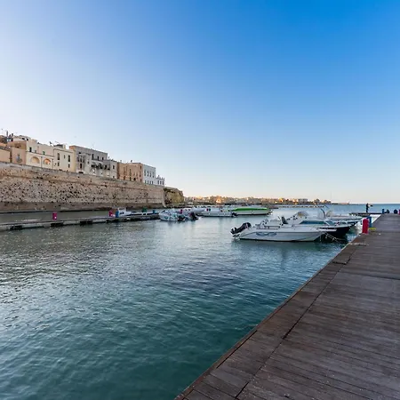 Black And White Otranto