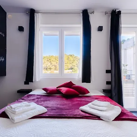 Vakantiehuis Black And White Otranto