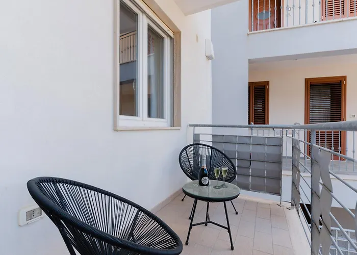 Nyaraló Black And White Otranto