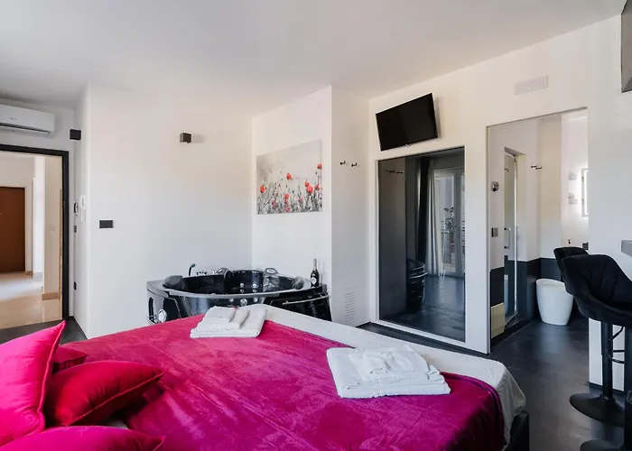 Black And White Otranto